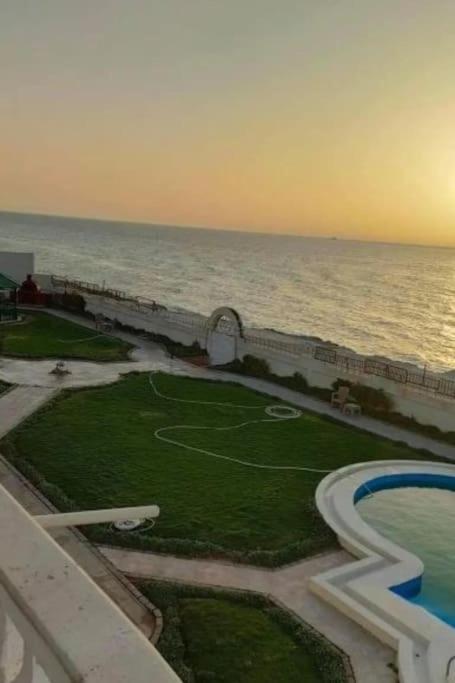 Panorama Apartment With A Charming Sea And Swimming Pool View Near Alexandria With Free Wifi شقة باطلالة ساحرة على البحر وحمام السباحة Ngoại thất bức ảnh